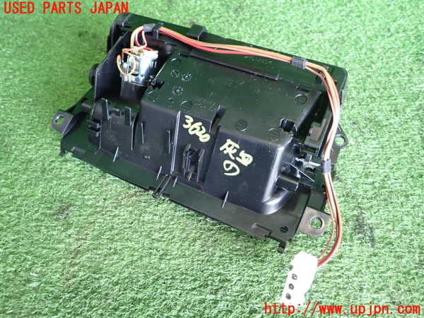 2UPJ-9236207821]BMW 320i ツーリング E91(US20)灰皿1 中古_3