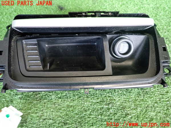 2UPJ-9236207821]BMW 320i ツーリング E91(US20)灰皿1 中古_4
