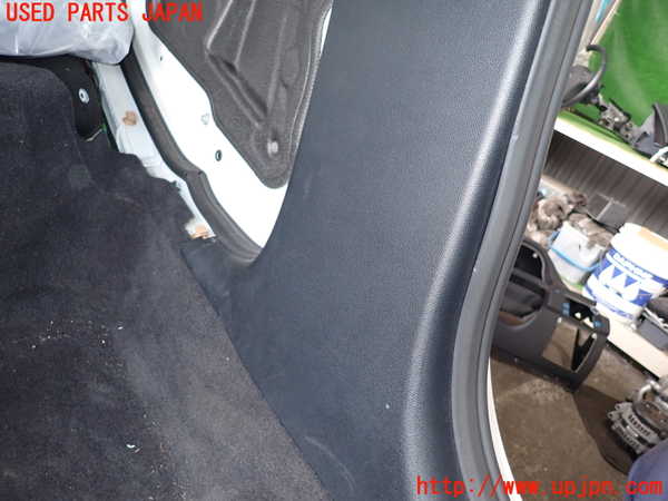 2UPJ-9236207670]BMW 320i ツーリング E91(US20)左センターピラートリム 中古_4
