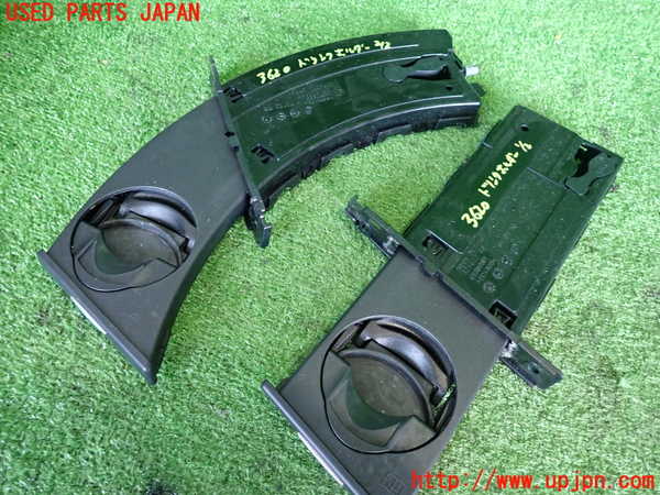 2UPJ-9236207810]BMW 320i ツーリング E91(US20)ドリンクホルダー 中古_4