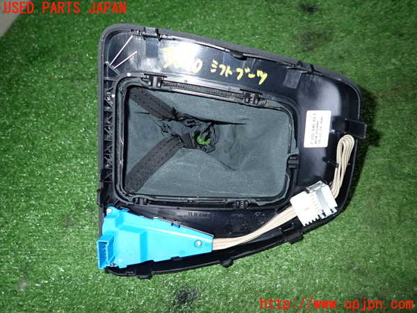 2UPJ-9236207575]BMW 320i ツーリング E91(US20)シフトブーツ 中古_4