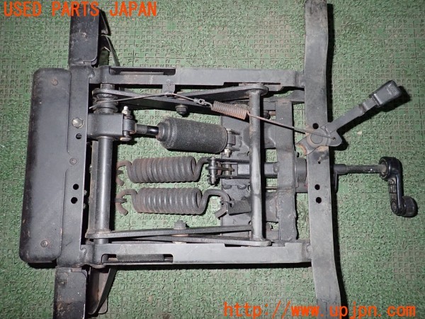 3UPJ=9236220612]ランドクルーザー60 バン XV ハイルーフ(HJ61V(改))後期 純正 シートサスペンション 中古_3