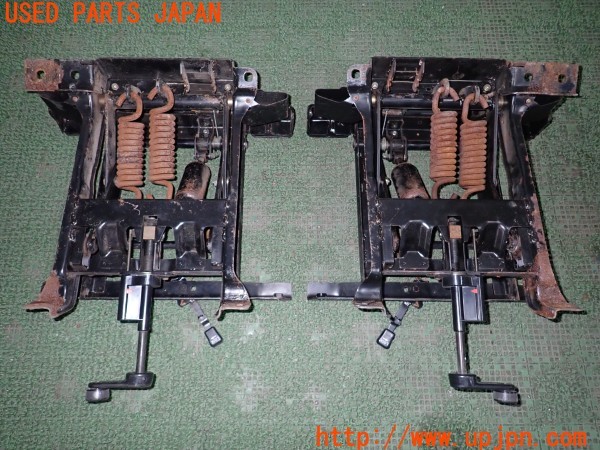 3UPJ=9236220612]ランドクルーザー60 バン XV ハイルーフ(HJ61V(改))後期 純正 シートサスペンション 中古_5
