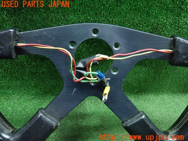 3UPJ=9236220617]ランドクルーザー60 バン XV ハイルーフ(HJ61V(改))後期 MOMO モモ TYP M38 KBA70056 9-90 ステアリング 370mm 中古_3