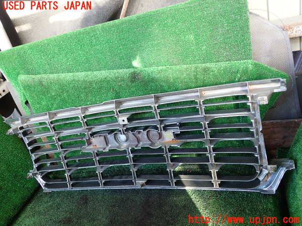 1UPJ-9236221050]ランクル60系(HJ61V(改))ラジエターグリル 中古_3