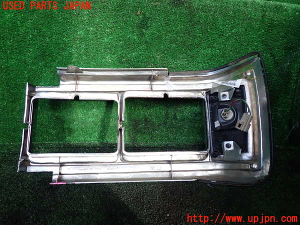 1UPJ-9236221150]ランクル60系(HJ61V(改))右コーナーランプ 中古_3