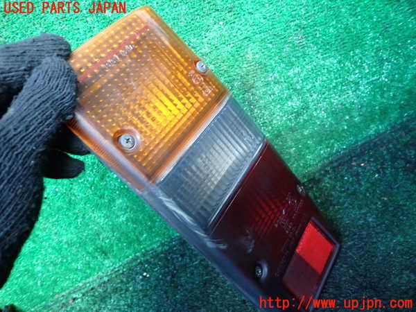 1UPJ-9236221530]ランクル60系(HJ61V(改))右テールランプ 中古_2