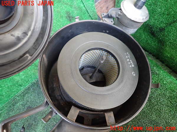1UPJ-9236222560]ランクル60系(HJ61V(改))エアクリーナーボックス 中古_4