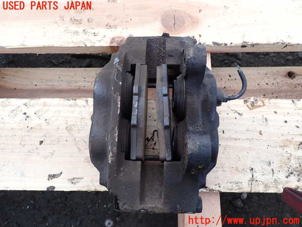 1UPJ-9236224080]ランクル60系(HJ61V(改))右フロントキャリパー 中古_2