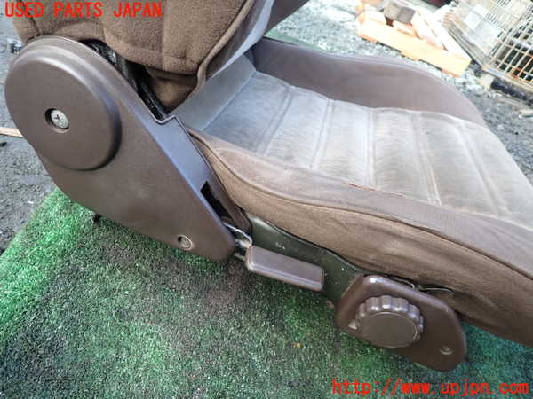 1UPJ-9236227035]ランクル60系(HJ61V(改))運転席シート 中古_3