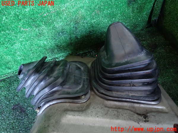 1UPJ-9236227575]ランクル60系(HJ61V(改))シフトブーツ(トランスファ用) 中古_2