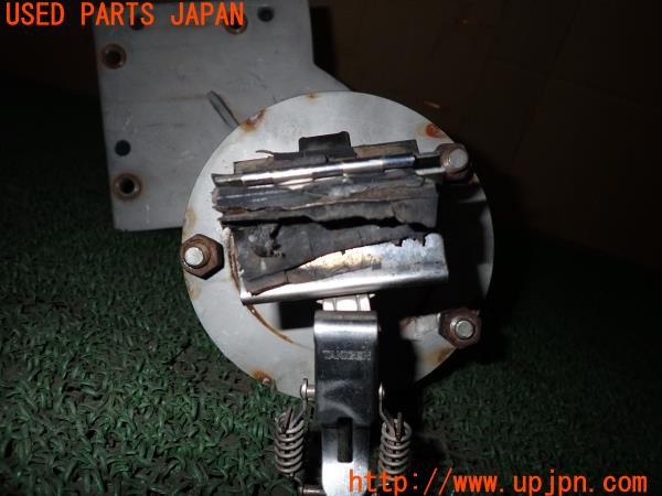 3UPJ=9236230020]ジムニー(JB23W 1型)社外 スペアタイヤキャリア 移動ブラケット AVEC スコップホルダー付き 中古_4