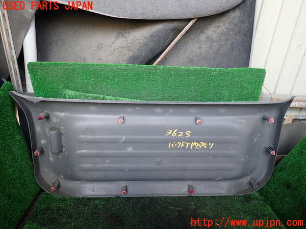 1UPJ-9236231578]ジムニー(JB23W)バックドア内張り 中古_4