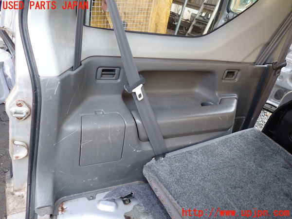 1UPJ-9236237680]ジムニー(JB23W)左リアピラートリム 中古_3