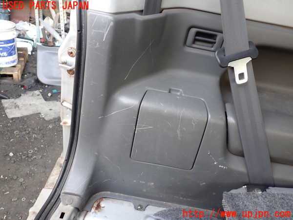 1UPJ-9236237680]ジムニー(JB23W)左リアピラートリム 中古_4
