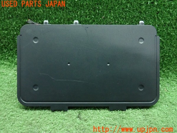 3UPJ=9236240580]VW ポロ TSI アクティブ(AWDLA)純正 5NA 980 611 ワイヤレス充電器 ワイヤレスチャージャー 中古_3