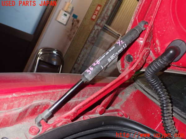 1UPJ-9236261506]アルファロメオ・156 GTA(932AXB)トランクダンパー 中古_2