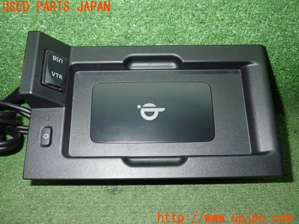 3UPJ=9236270652]MIRAI(ミライ)(JPD10)純正 861C0-62020 ワイヤレスチャージャー ワイヤレス充電器 中古_4