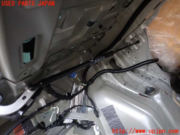 2UPJ-9236271506]MIRAI(ミライ)(JPD10)トランクダンパー 中古_2