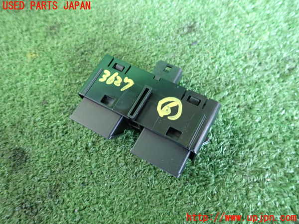 2UPJ-9236276311]MIRAI(ミライ)(JPD10)スイッチ6 (給油口、トランク) 中古_2