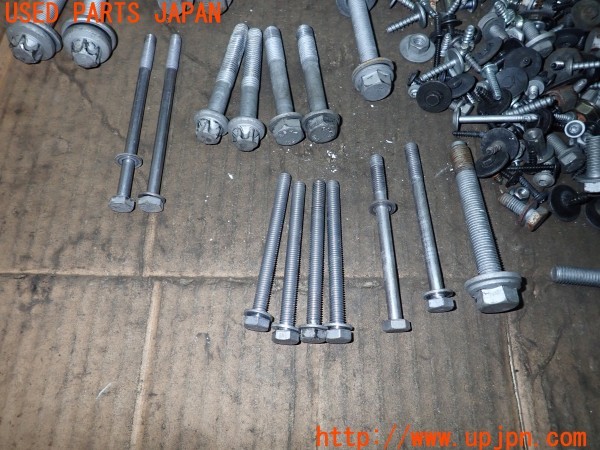 3UPJ=9236280720]BMW アクティブハイブリッド5(FZ35 F10)ネジ・ナット・ステー類 セット ジャンク_3