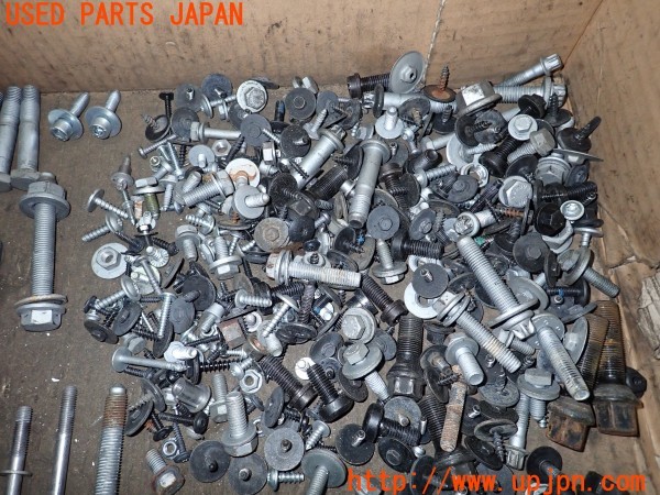 3UPJ=9236280720]BMW アクティブハイブリッド5(FZ35 F10)ネジ・ナット・ステー類 セット ジャンク_4