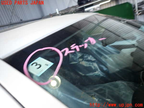 2UPJ-9236281195]BMW アクティブハイブリッド5(AH5)(FZ35)フロントガラス (43R-0001586) 中古 (F10)_3