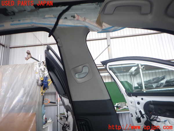 2UPJ-9236287670]BMW アクティブハイブリッド5(AH5)(FZ35)左センターピラートリム 中古 (F10)_2