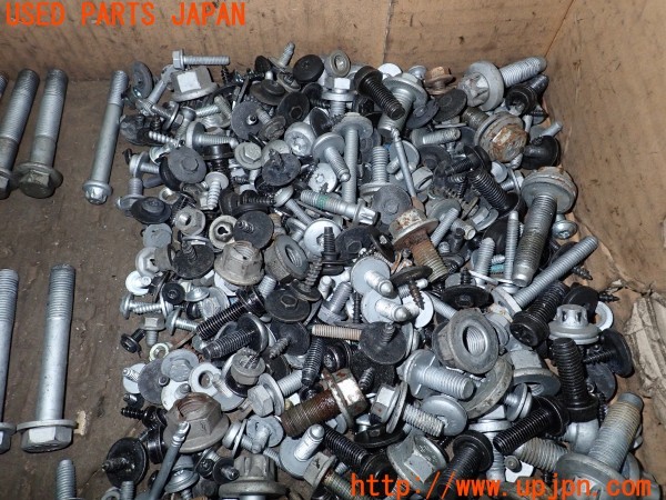 3UPJ=9236290720]BMW X4 xDrive28i Mスポーツ(XW20 F26)ネジ・ナット・ステー類 セット ジャンク_4
