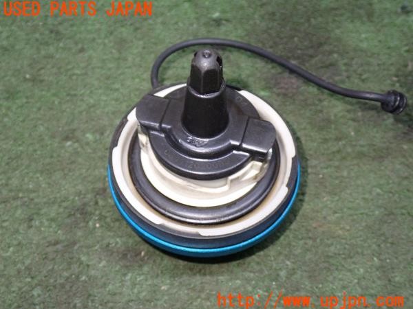 3UPJ=9236300001]BMW アクティブハイブリッド3 Mスポーツ(3F30 F30)純正 燃料タンクキャップ 給油口 蓋 社外カバー付き 中古_4