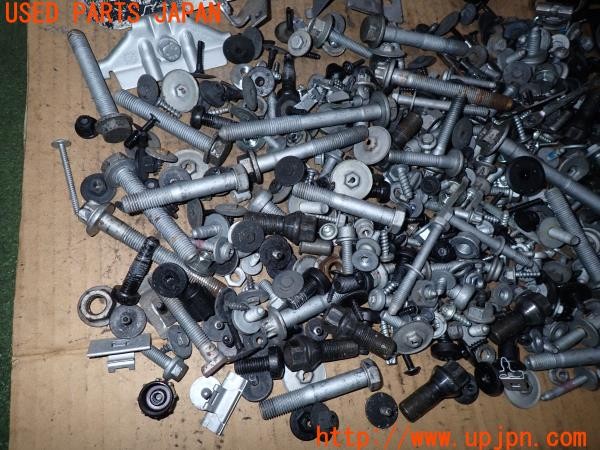 3UPJ=9236300720]BMW アクティブハイブリッド3 Mスポーツ(3F30 F30)ネジ・ナット・ステー類 セット ジャンク_4