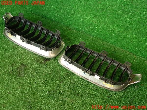 2UPJ-9236301050]BMW アクティブハイブリッド3(AH3)(3F30)ラジエターグリル 中古 (F30)_5