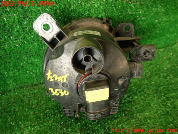 2UPJ-9236301182]BMW アクティブハイブリッド3(AH3)(3F30)左フォグ 中古 (F30)_2