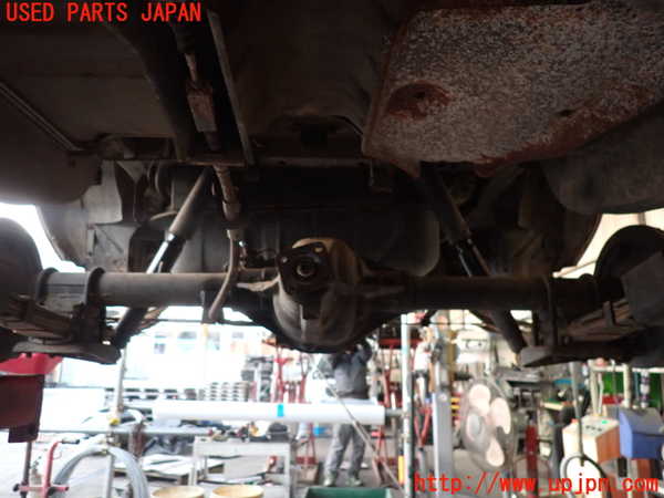 2UPJ-9236314400]セドリック ワゴン(WUY30)リアデフホーシング 中古_4