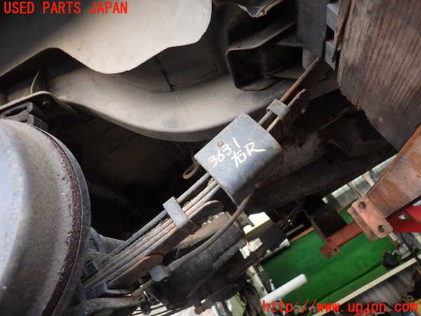 2UPJ-9236315100]セドリック ワゴン(WUY30)右リアスプリング 中古_2