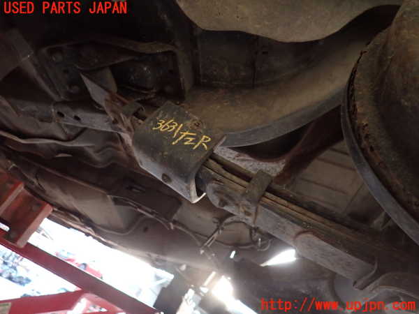 2UPJ-9236315105]セドリック ワゴン(WUY30)左リアスプリング 中古_2