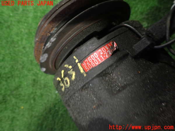 2UPJ-9236316025]セドリック ワゴン(WUY30)エアコンコンプレッサー 中古_3