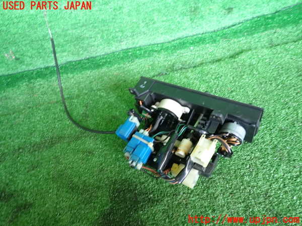2UPJ-9236316066]セドリック ワゴン(WUY30)エアコンスイッチ1 中古_3