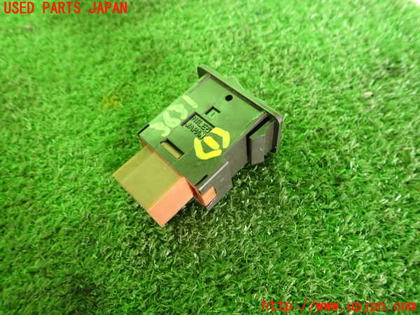 2UPJ-9236316306]セドリック ワゴン(WUY30)スイッチ1 中古_2