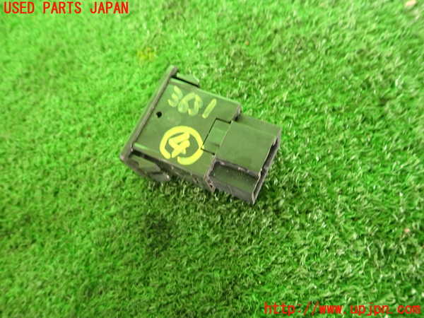 2UPJ-9236316309]セドリック ワゴン(WUY30)スイッチ4 中古_2