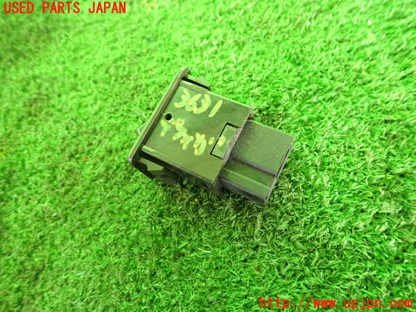 2UPJ-9236316300]セドリック ワゴン(WUY30)デフォッガースイッチ 中古_2