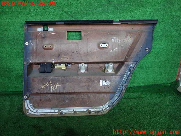 2UPJ-9236311324]セドリック ワゴン(WUY30)左後ドア内張り (ジャンク品) 中古_3