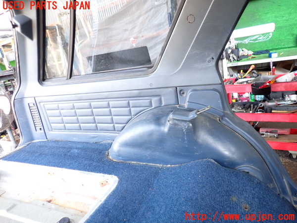 2UPJ-9236317680]セドリック ワゴン(WUY30)左リアピラートリム (ジャンク品) 中古_3