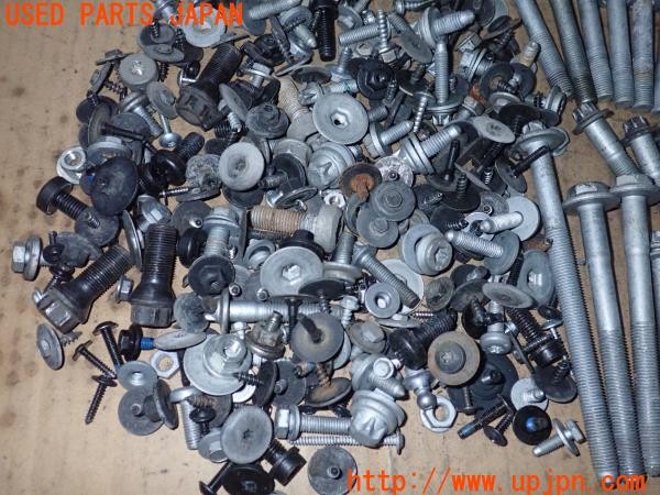 3UPJ=9236330720]BMW 420i グランクーペ(4D20 F36)前期 ネジ・ナット・ステー類 セット ジャンク_4