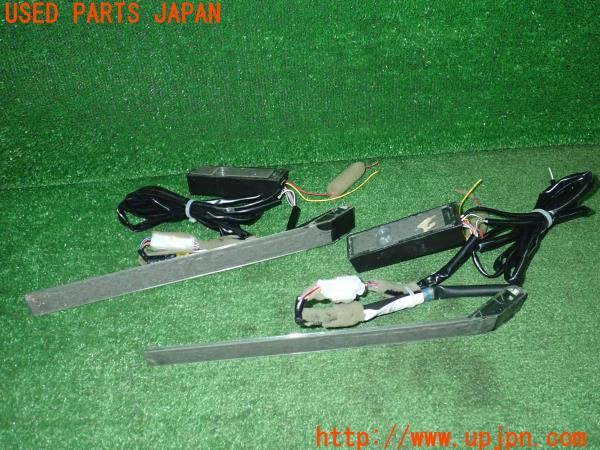 3UPJ=9236340512]アルファードハイブリッド(ATH20W)後期 純正 08522-X1C00 フロントドアイルミネーション フットランプ ドアポケット 中古_2