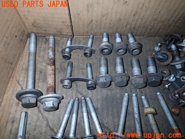3UPJ=9236350720]ポルシェ カイエン S(9PAM4801 957型)ネジ・ナット・ステー類 セット ジャンク_2