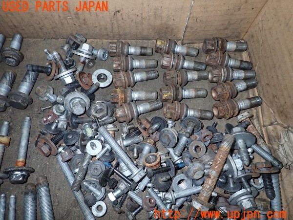 3UPJ=9236350720]ポルシェ カイエン S(9PAM4801 957型)ネジ・ナット・ステー類 セット ジャンク_4