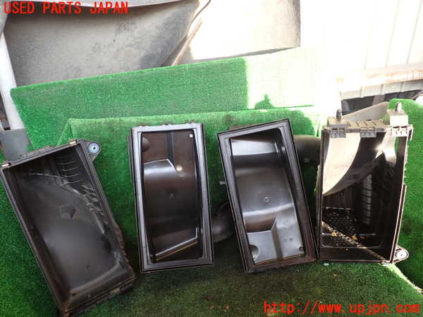 1UPJ-9236352560]ポルシェ・カイエン S(9PAM4801)エアクリーナーボックス 中古_3