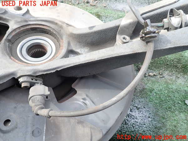 1UPJ-9236354290]ポルシェ・カイエン S(9PAM4801)右フロントナックルハブ 中古_3