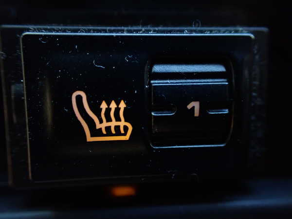 1UPJ-9236356307]ポルシェ・カイエン S(9PAM4801)スイッチ2(シートヒーター) 中古_3